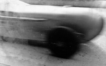 Avus-Rennen in Berlin, 22.05.1932. Mercedes-Benz SSKL Rennsportwagen mit Stromlinienkarosserie. Manfred von Brauchitsch gewinnt in der Klasse über 1,5-Liter. Klassen-Weltrekord über 200 km