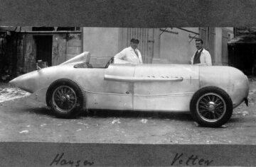 Hauser und Vetter am Mercedes-Benz SSKL Rennsportwagen mit Stromlinienkarosserie. (Avus-Rennen in Berlin, 22.05.1932).