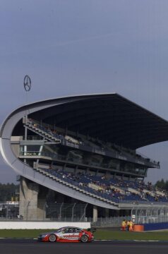 DTM Hockenheimring, 06.10.2002. Qualifying: Bernd Schneider, Vodafone AMG-Mercedes, Sieger und Vizemeister.