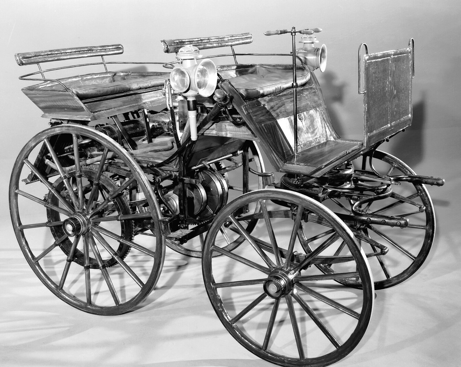 PKW2021 Daimler motor carriage, 1886