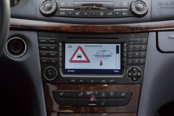 Mercedes-Benz E-Class Saloon, 211 series, test vehicle 2006. The mobile radio-based information exchange made it possible to report hazards once detected, for example a broken-down vehicle on the side of the road or heavy rain, to other vehicles and road users and give them a timely warning.