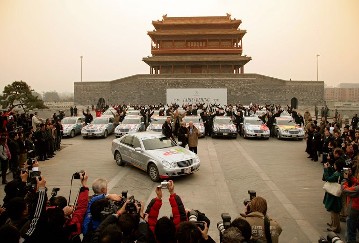 Mercedes-Benz E-Class Saloon, 211 series, 2006. The "E-Class Experience" from Paris/France to Beijing/China started on 21 October 2006. Around 350 international journalists and other participants were on the road in 36 diesel-powered E-Class Saloons in 5 stages over 26 days. They drove through 9 countries on their 13,600-kilometre endurance trial.Finishing line in Beijing: best average consumption was 7.19 litres of diesel per 100 kilometres. Dr Dieter Zetsche welcomed the participants.