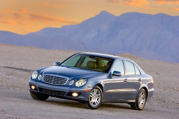 Mercedes-Benz E 320 BlueTEC Saloon, 211 series, introduced in the USA in 2007 and awarded the title "World Green Car 2007". Sales designation in Germany (from 2008): E 300 BlueTEC, V6 diesel engine OM 642 DE 30 LA, displacement 2987 cc, 155 kW/211 hp. With oxidising catalytic converter, particulate filter and NOx storage catalytic converter.