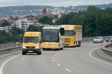 Mercedes-Benz Safety Technology:
trucks, buses, coaches and vans: The new technology designed to halve the number of accidents.
Safety Vehicle (Safetycar), Actros, Travego and Sprinter