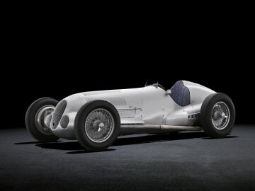 Mercedes-Benz 750-kilogram formula racing car W 125, 1937. Studio shot, exterior, from front right. 