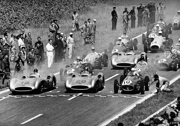 M204799 Fangio, Kling and Herrmann at the 1954 French Grand Prix
