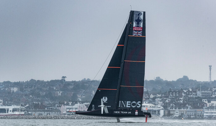 M224285 Mercedes-AMG Petronas Motorsport announces performance partnership with INEOS sailing and cycling teams
