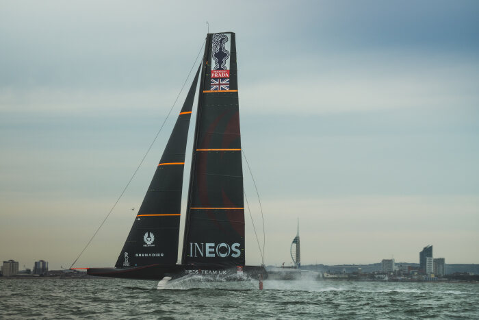 M224293 Mercedes-AMG Petronas Motorsport announces performance partnership with INEOS sailing and cycling teams