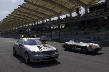 Formel 1, Grand Prix Malaysia 2001, Sepang, 18.03.2001 F1 Safety Car Mercedes-Benz 300 SLR