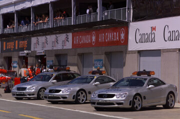 Formel 1, Grand Prix Kanada 2002, Montreal, 09.06.2002 Boxengasse F1 Safety Car Medical Car