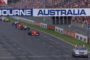 Formel 1, Grand Prix Australien 2001, Melbourne, 04.03.2001 F1 Safety Car Michael Schumacher, Ferrari Mika Hakkinen, McLaren-Mercedes MP4-16 Rubens Barrichello, Ferrari David Coulthard, McLaren-Mercedes MP4-16