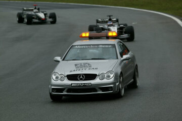 Formel 1, Grand Prix Brasilien 2003, Interlagos, 06.04.2003 F1 Safety Car, Mercedes-Benz CLK 55 AMG Kimi Raikkonen, McLaren-Mercedes MP4-17D David Coulthard, McLaren-Mercedes MP4-17D