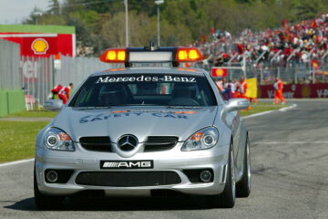 Formel 1, Grand Prix San Marino 2004, Imola, 25.04.2004 Parc Ferme F1 Safety Car, Mercedes-Benz SLK 55 AMG