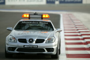 Formel 1, Grand Prix Bahrain 2004, Manama, 04.04.2004 Fotoshooting F1 Safety Car, Mercedes-Benz SLK 55 AMG