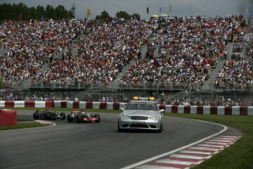 Formel 1, Grand Prix Kanada 2007, Montreal, 10.06.2007 F1 Safety Car, Mercedes-Benz CLK 63 AMG Sieger Lewis Hamilton (1.), McLaren-Mercedes MP4-22 Mark Webber, Red Bull-Renault RB3