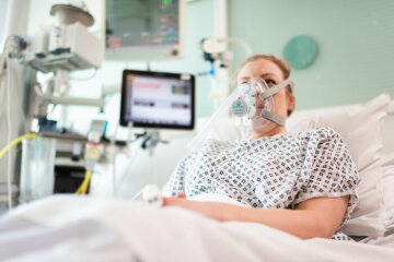 A volunteer ‘patient’ with the newly developed CPAP device. Photographer: James Tye / UCL