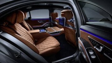 Mercedes-Benz S-Klasse, 2020, Studioaufnahme, Exterieur: Hightechsilber Interieur: Leder Nappa Sienabraun // Mercedes-Benz S-Class, 2020, studio shot, exterior: hightech silver, interior: leather siena brown