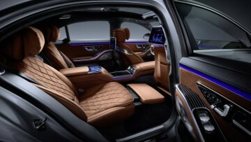 Mercedes-Benz S-Klasse, 2020, Studioaufnahme, Exterieur: Hightechsilber Interieur: Leder Nappa Sienabraun // Mercedes-Benz S-Class, 2020, studio shot, exterior: hightech silver, interior: leather siena brown