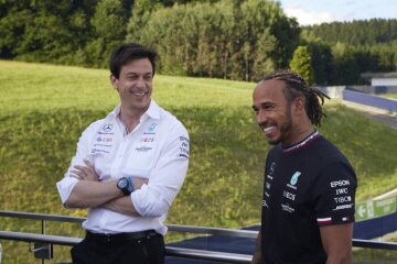 Lewis Hamilton Agrees Two Year Contract Extension