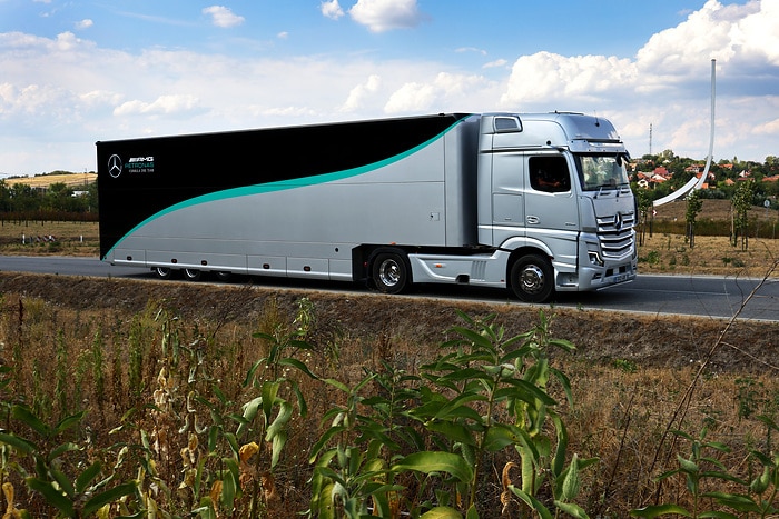 Das Mercedes-AMG PETRONAS Formel 1 Team erprobt Biokraftstoffe für seine europäische Landfracht und reduziert die CO2-Emissionen um 89 %