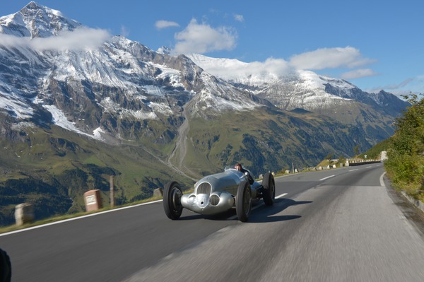 D132591 Mercedes-Benz W 125 bei der Auffahrt zum Großglockner